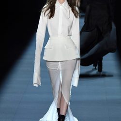 Chaqueta blanca de Vera Wang primavera/verano 2017 en la Semana de la Moda de Nueva York