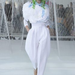Total look blanco de Delpozo primavera/verano 2017 en la Semana de la Moda de Nueva York