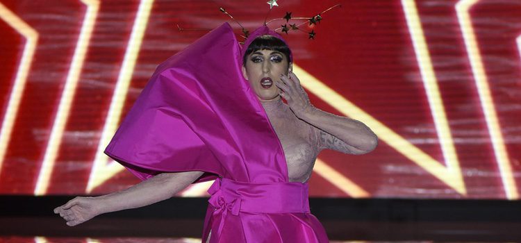 Rossy de Palma en el desfile de Andrés Sardá primavera/verano 2017 en la Semana de la Moda de Madrid