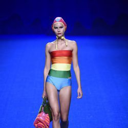 Bañador multicolor de la colección primavera/verano 2017 de Agatha Ruiz de la Prada en Madrid Fashion Week