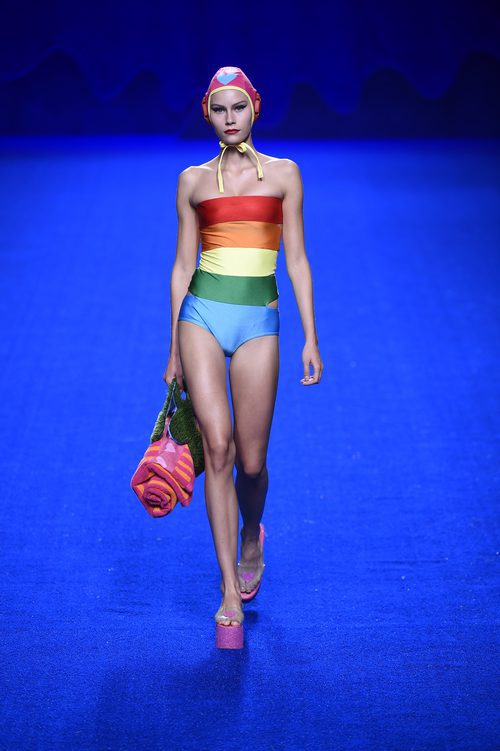 Bañador multicolor de la colección primavera/verano 2017 de Agatha Ruiz de la Prada en Madrid Fashion Week
