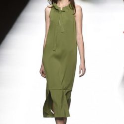 Vestido verde de Ángel Schlesser primavera/verano 2017 en Madrid Fashion Week