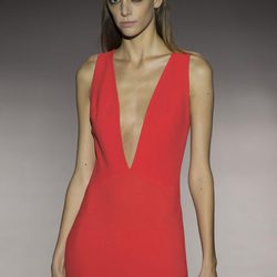 Vestido rojo largo con escote en V de Roberto Torretta primavera/verano 2017 en Madrd Fashion Week