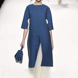 Abrigo vestido azul de Devota & Lomba primavera/verano 2017 en Madrid Fashion Week
