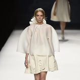 Vestido blanco corto de Devota & Lomba primavera/verano 2017 en Madrid Fashion Week