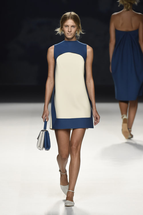 Vestido corto azul y blanco de Devota & Lomba primavera/verano 2017 en Madrid Fashion Week