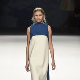 Vestido largo azul y blanco de Devota & Lomba primavera/verano 2017 en Madrid Fashion Week
