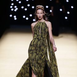Vestido verde de Juanjo Oliva primavera/verano 2017 en la Madrid Fashion Week