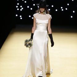 Vestido de novia de Juanjo Oliva primavera/verano 2017 en la Madrid Fashion Week