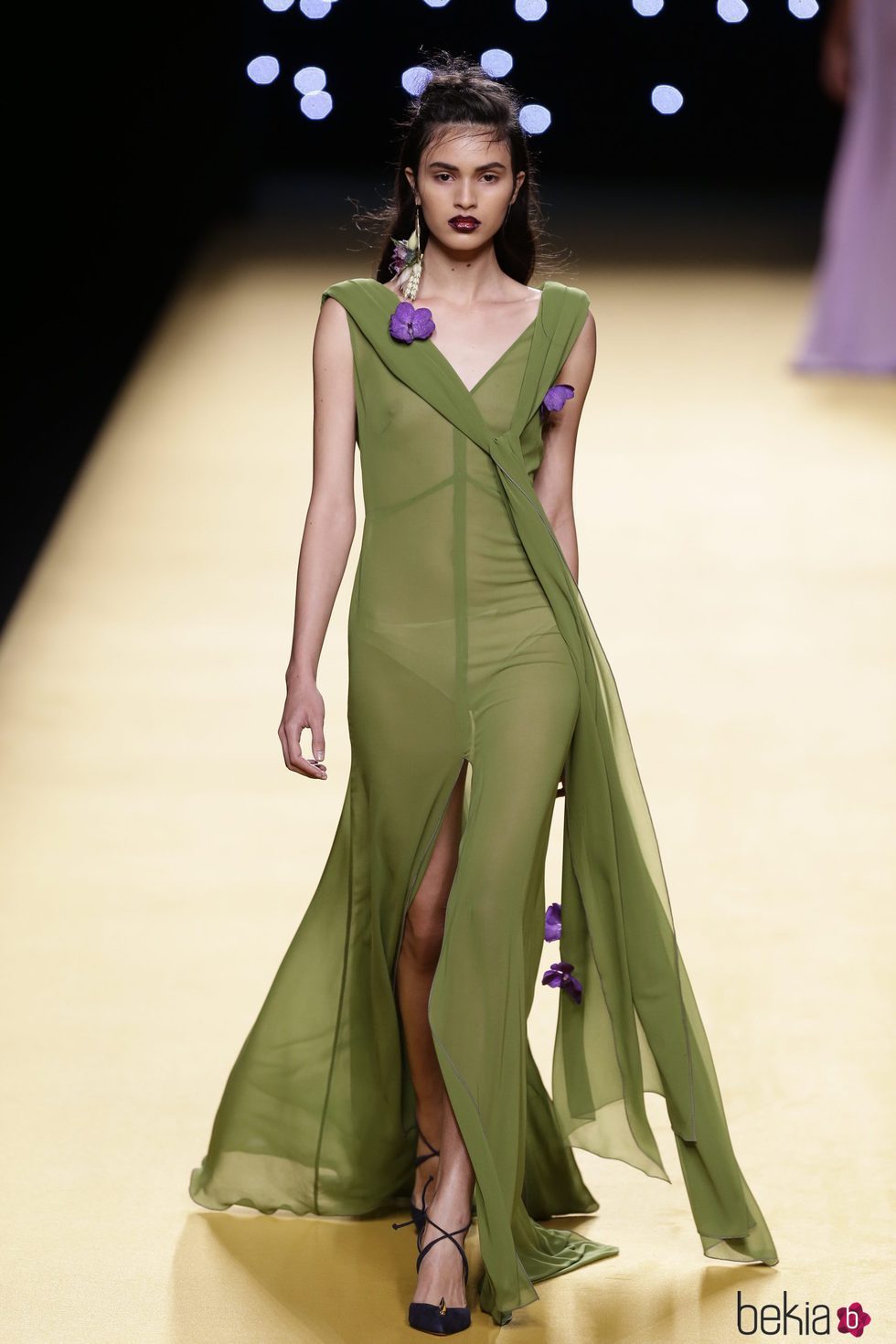Vestido vaporoso verde de Juanjo Oliva primavera/verano 2017 en Madrid Fashion Week