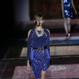 Traje de dos piezas azul klein de Ana Locking primavera/verano 2017 en la Madrid Fashion Week