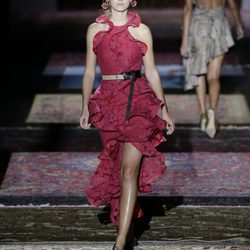 Vestido rojo de Ana Locking de la colección primavera/verano 2017 en la Madrid Fashion Week