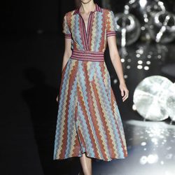 Vestido de colores años 50 de Teresa Helbig primavera/verano 2017 en Madrid Fashion Week