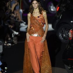 Conjunto de pantalón naranja de Alvarno primavera/verano 2017 para Madrid Fashion Week