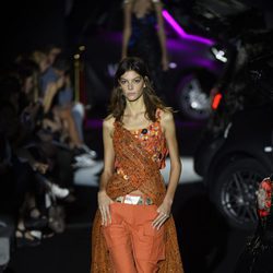 Conjunto de pantalón naranja de Alvarno primavera/verano 2017 para Madrid Fashion Week
