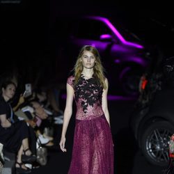Vestido lila transparente de lentejuelas y bordado negro de Alvarno colección primavera/verano 2017 para Madrid Fashion Week