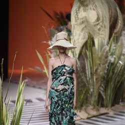 Vestido verde largo estampado de Jorge Vázquez colección primavera/verano 2017 en la Madrid Fashion Week