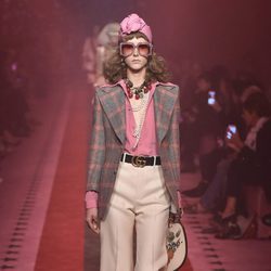 Outfit vintage de Gucci colección primavera/verano 2017 en la Milán Fashion Week