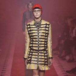 Chaqueta amarilla de Gucci primavera/verano 2017 en la Milán Fashion Week