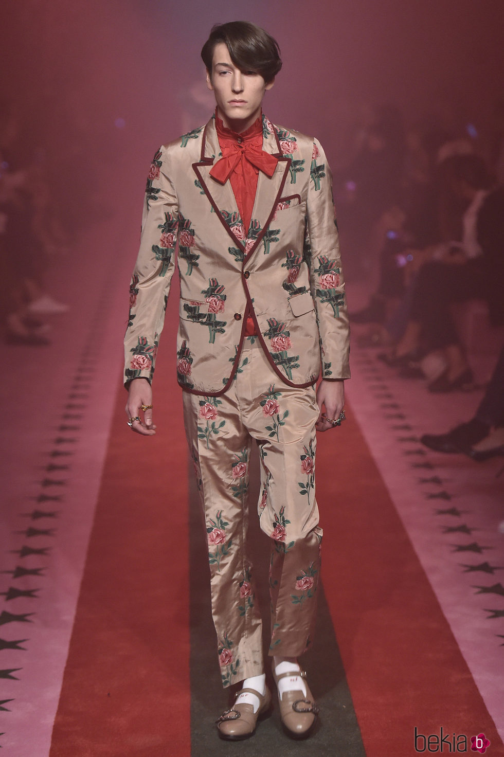 Traje de estampado floral de Gucci primavera/verano 2017 en la Milán Fashion Week