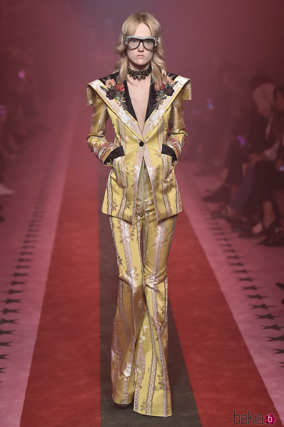 Traje dorado de Gucci primavera/verano 2017 en la Milán Fashion Week