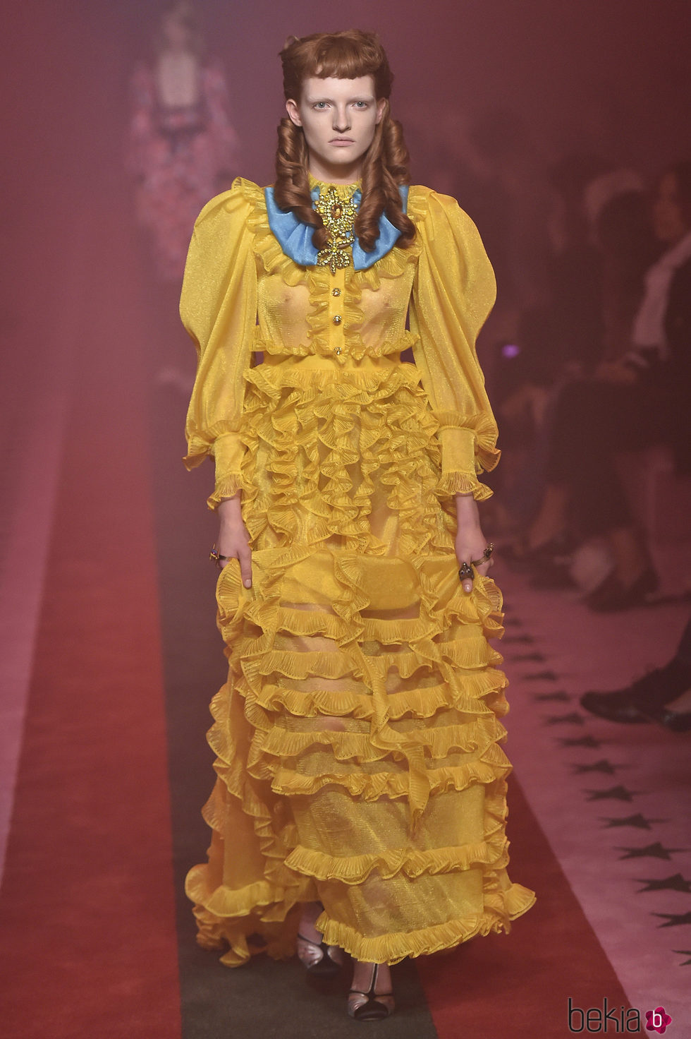 Vestido amarillo de Gucci primavera/verano 2017 en la Milán Fashion Week