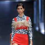 Blusa y minifalda con top superpuesto de Prada colección primavera/verano 2017 en Milán Fashion Week