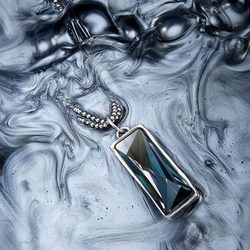 Collar con cristales de Swarovski de la colección '20 aniversario' de UNOde50