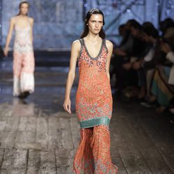 Vestido largo naranja de Missoni colección primavera/verano 2017 en Milán Fashion Week