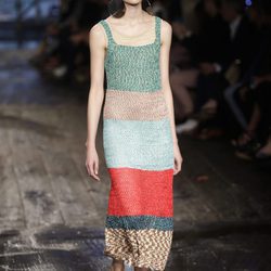 Vestido largo de punto de colores de Missoni colección primavera/verano 2017 en Milán Fashion Week