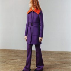 Abrigo y pantalon de color morado de Victoria Beckham colección otoño/invierno 2016/2017