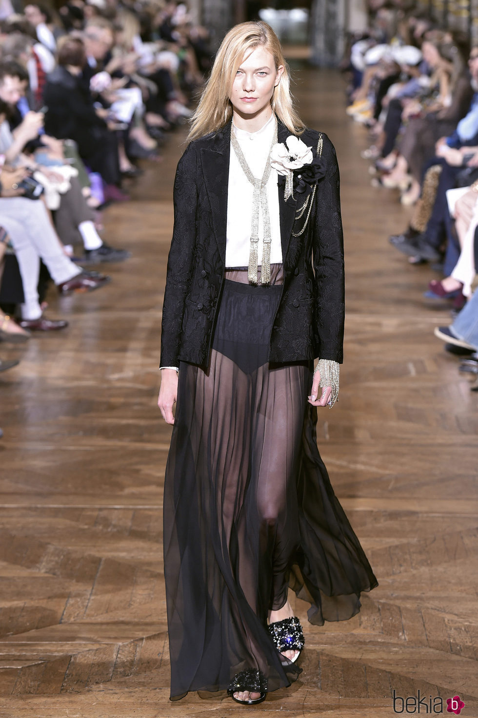 Falda negra con transparencias de Lanvin primavera/verano 2017 en la París Fashion Week
