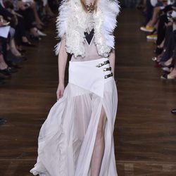 Falda con transparencias blanca de Lanvin primavera/verano 2017 en la París Fashion Week