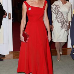 Kate Middleton con un vestido rojo de Preen en su viaje oficial a Canadá