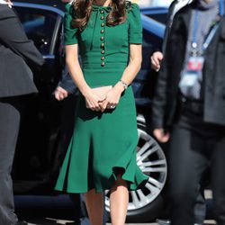 Kate Middleton con un vestido verde esmeralda de Dolce & Gabbana en su viaje oficial a Canadá