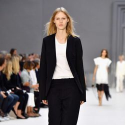 Traje de chaqueta de Chloé primavera/verano 2017 en la París Fashion Week