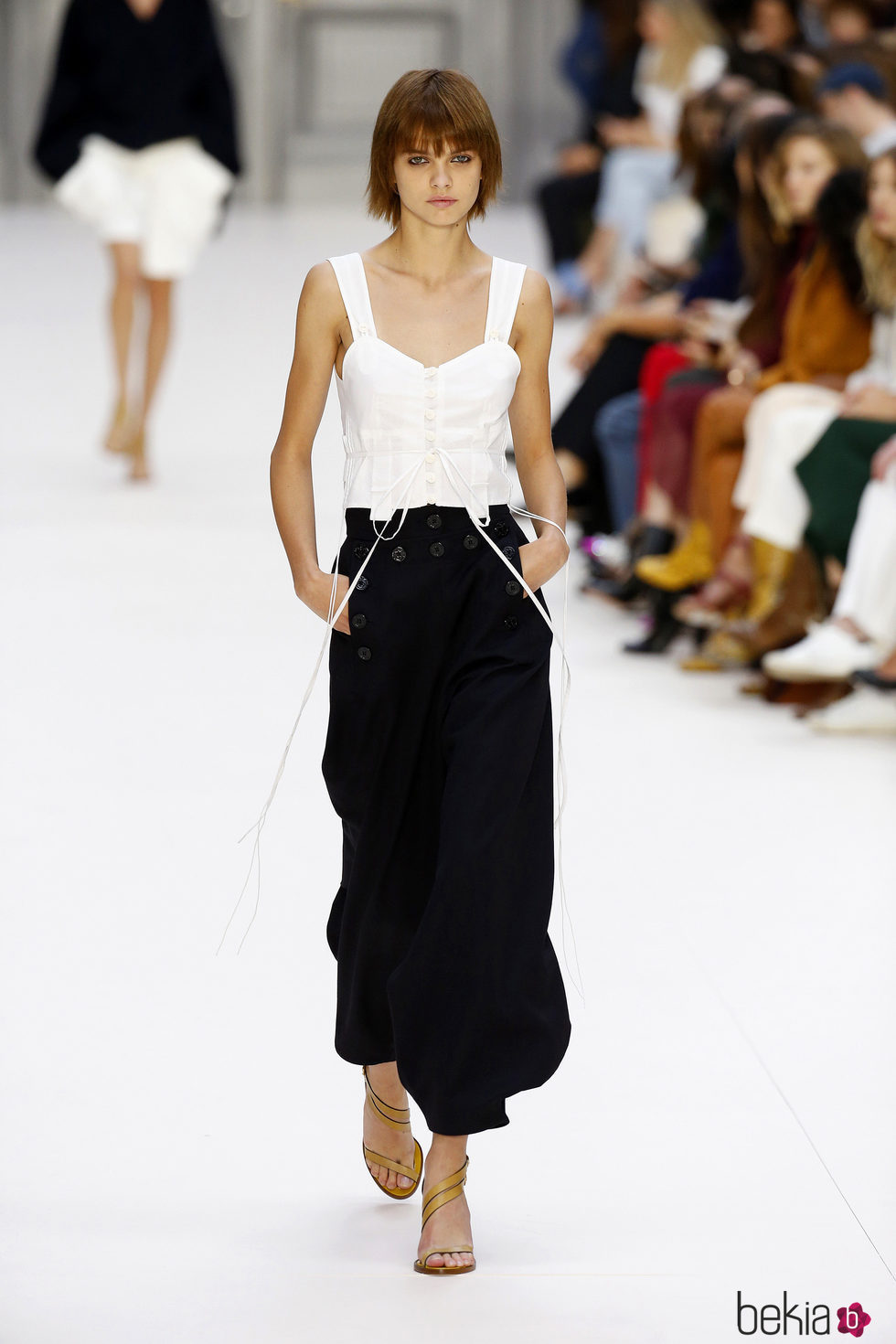 Pantalón oversize de Chloé primavera/verano 2017 en la París Fashion Week