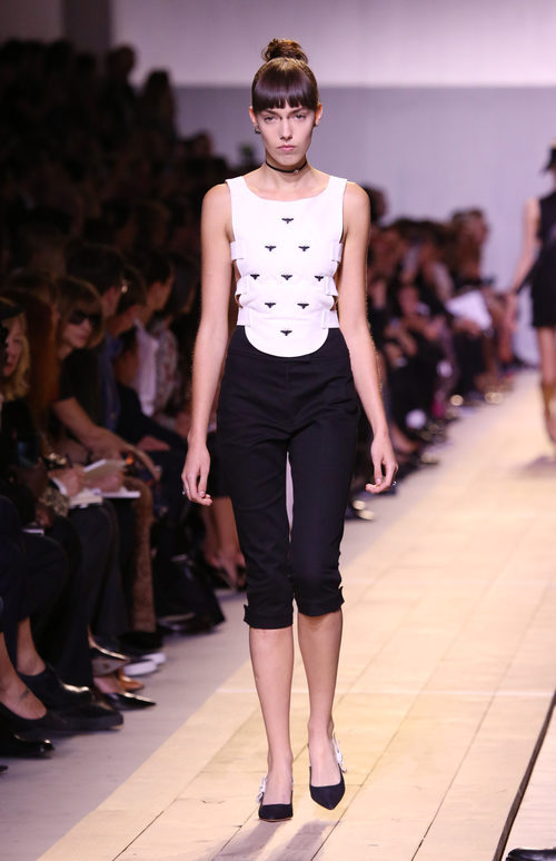 Pantalón pirata negro de la colección primavera/verano 2017 de Dior en Paris Fashion Week