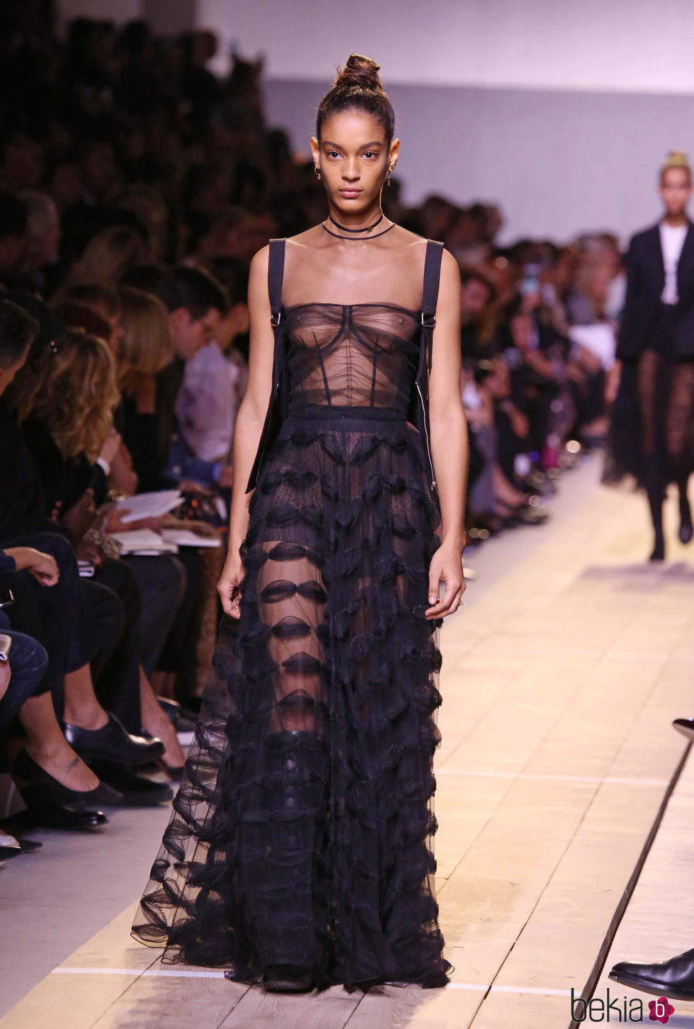 Vestido negro de transparencias de la colección primavera/verano 2017 de Dior en Paris Fashion Week