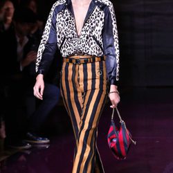 Pantalón y blusón estampado de Nina Ricci de la colección primavera/verano 2017 en la Paris Fashion Week