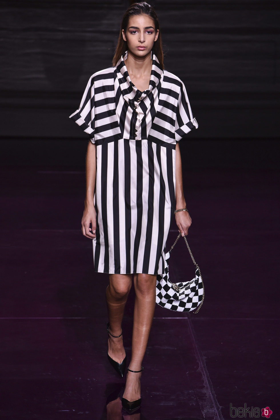 Vestido de rayas de la colección primavera/verano 2017 de Nina Ricci en Paris Fashion Week