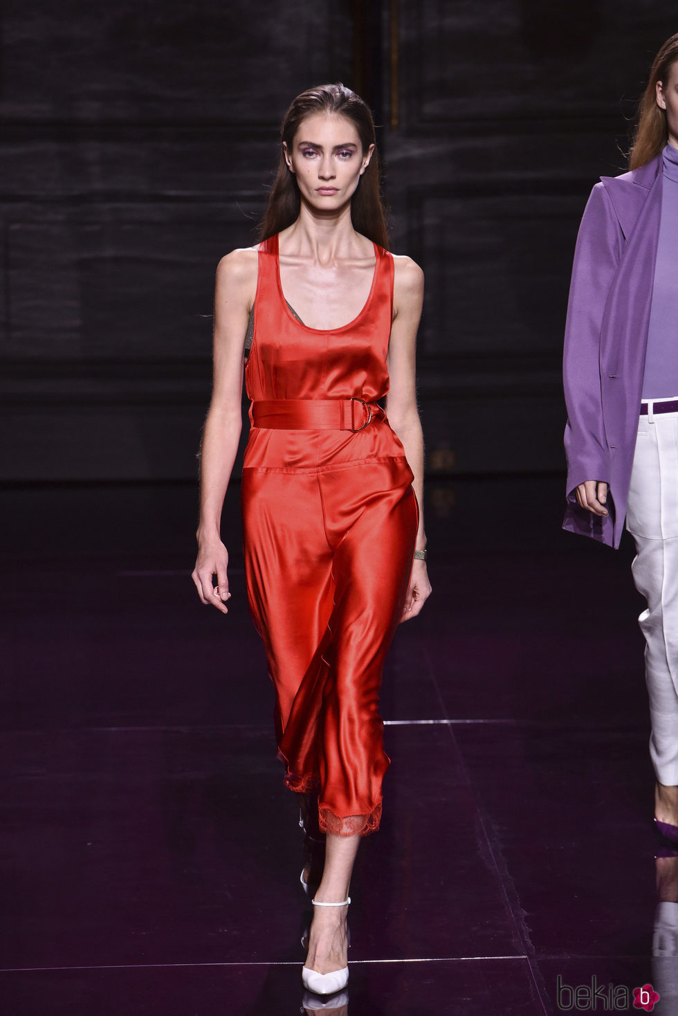 Jumpsuit rojo de la colección primavera/verano 2017 de Nina Ricci en Paris Fashion Week