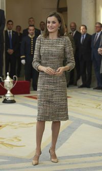 La Reina Letizia vuelve a apostar por el tweed
