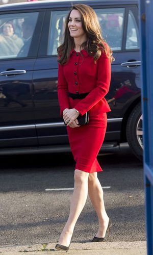 Kate Middleton, total look red