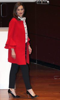 La Reina Letizia estrena abrigo low cost
