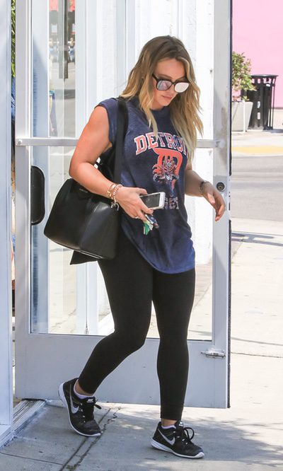 Hilary Duff apuesta por la comodidad de un look deportivo