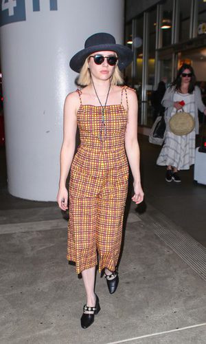 Emma Roberts paseando por la terminal