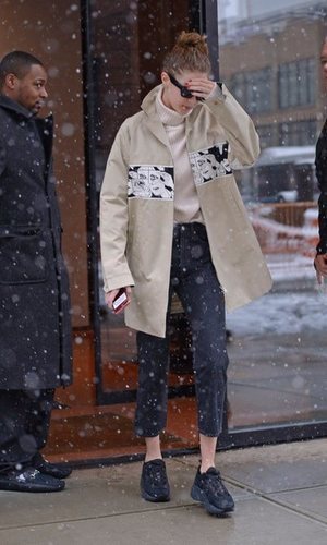Gigi Hadid hace frente al frío con un estilismo perfecto