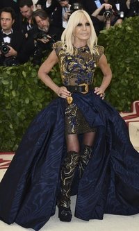 Donatella Versace: dos vestidos en uno