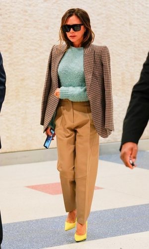Los pantalones slouchy de Victoria Beckham son la nueva tendencia otoñal